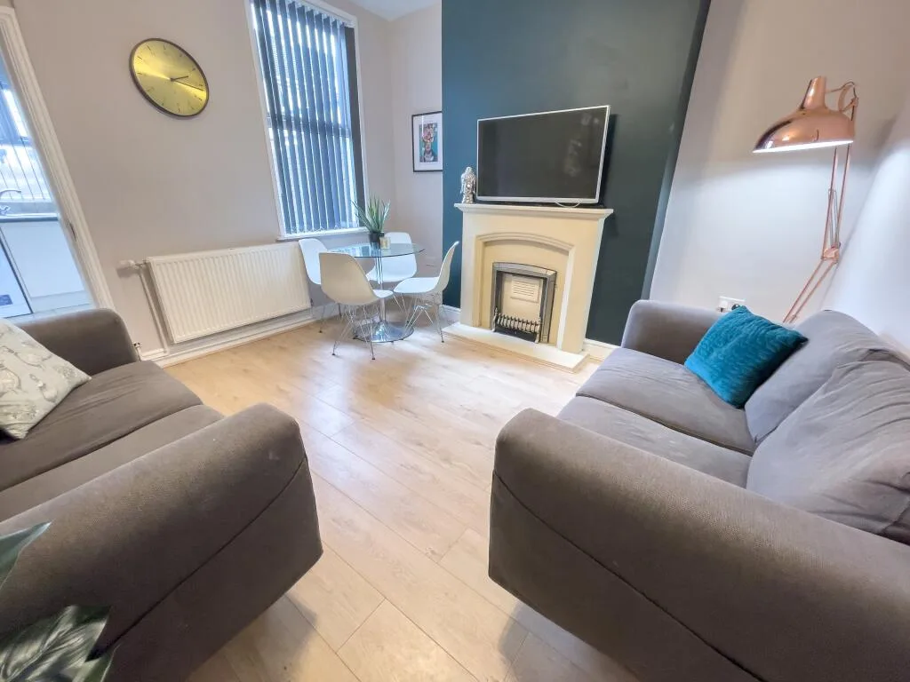 5 bedroom terraced house for rent