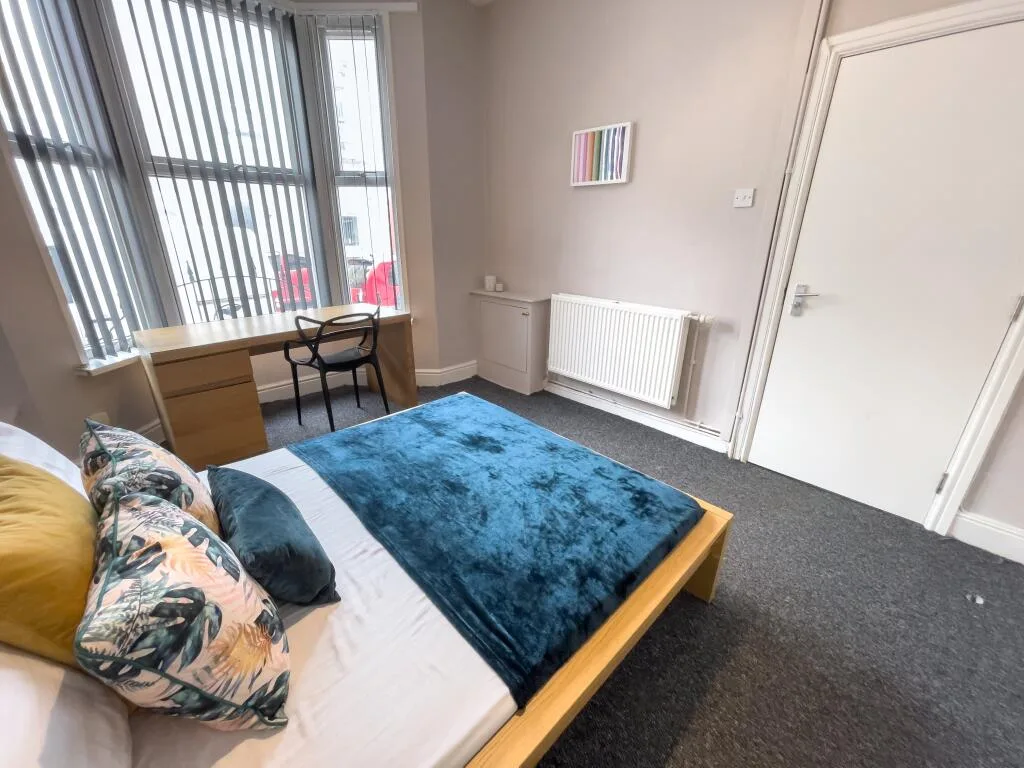 5 bedroom terraced house for rent