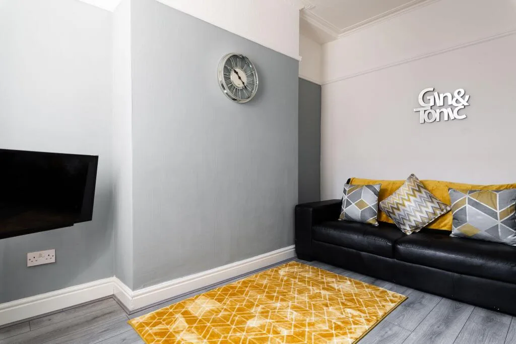 5 bedroom terraced house for rent