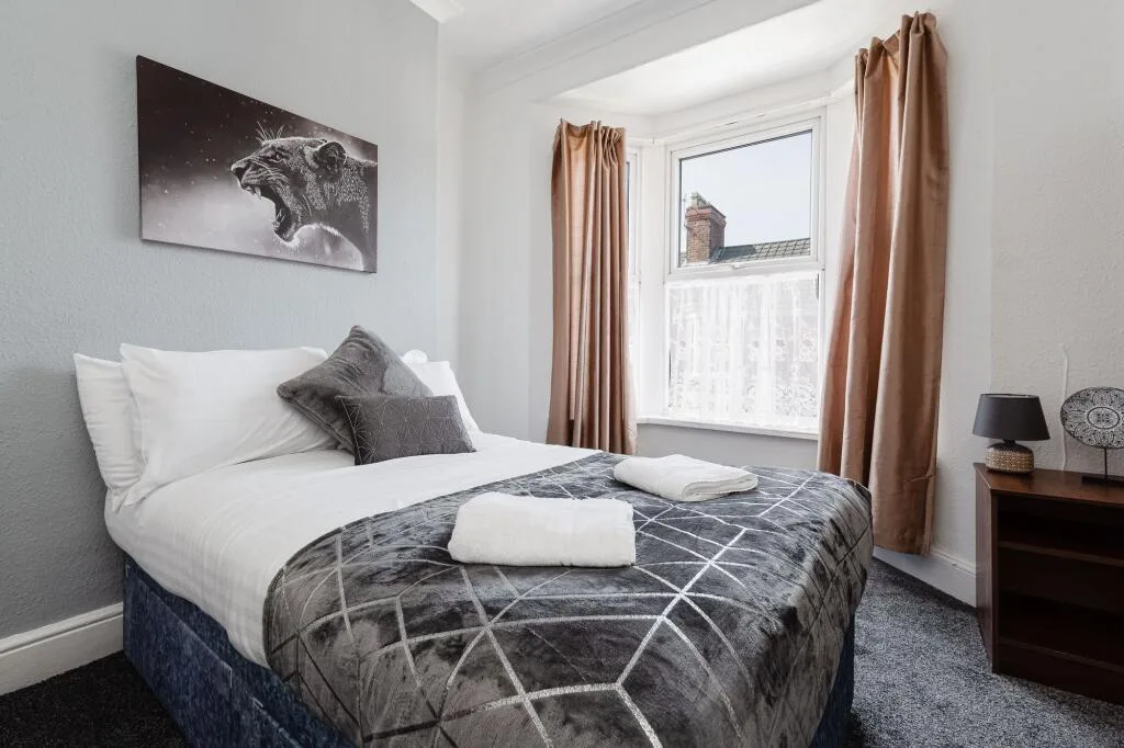 5 bedroom terraced house for rent