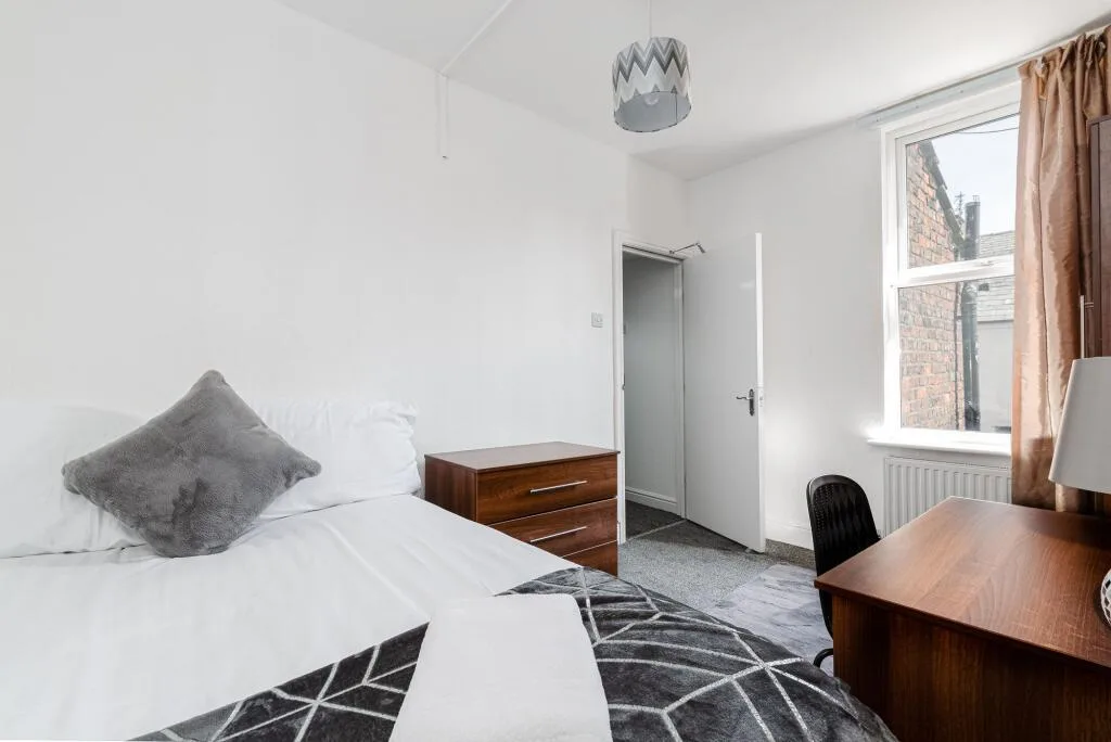 5 bedroom terraced house for rent