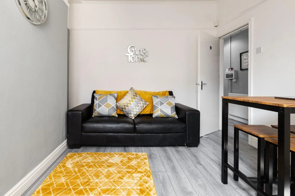5 bedroom terraced house for rent