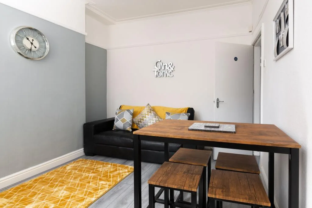 5 bedroom terraced house for rent