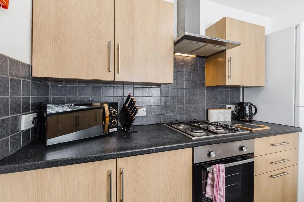 5 bedroom terraced house for rent