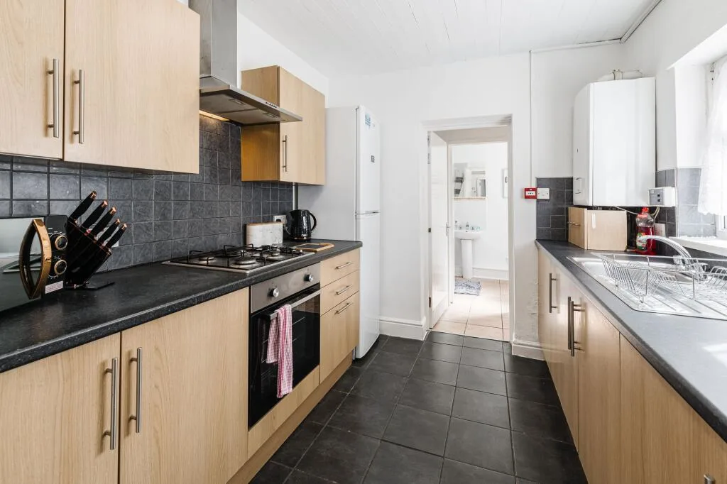 5 bedroom terraced house for rent