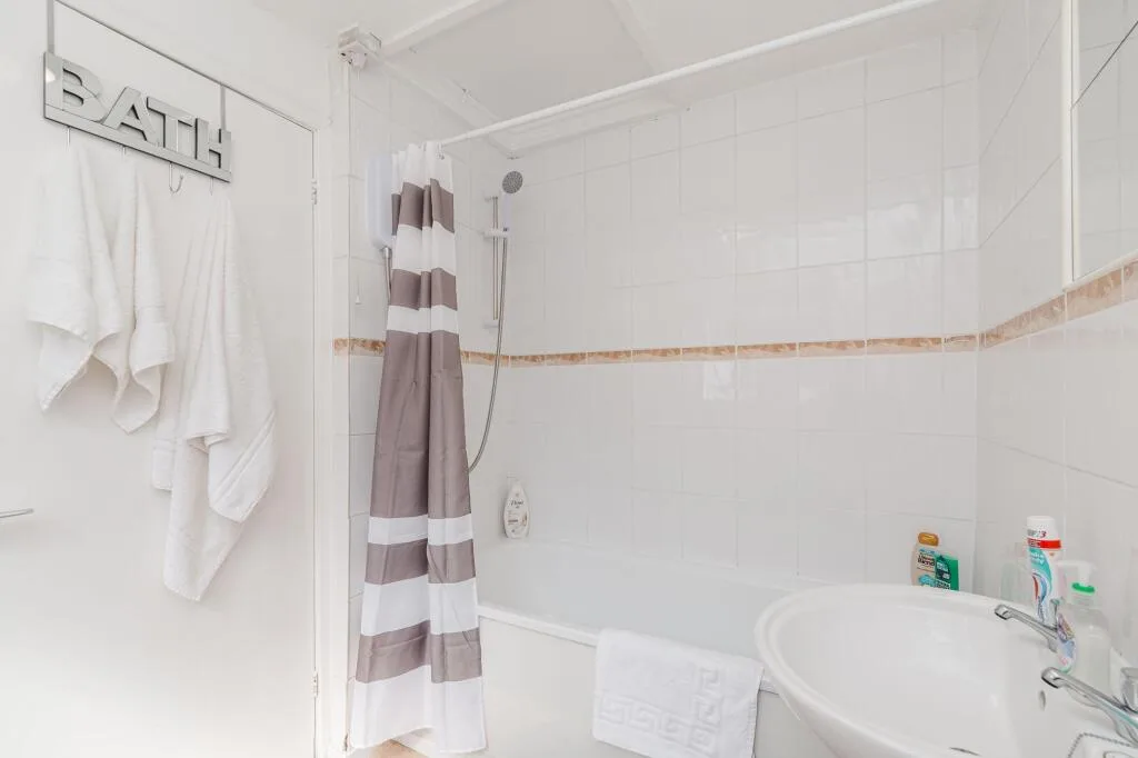 5 bedroom terraced house for rent