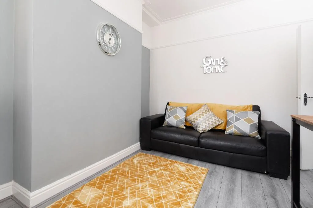 5 bedroom terraced house for rent