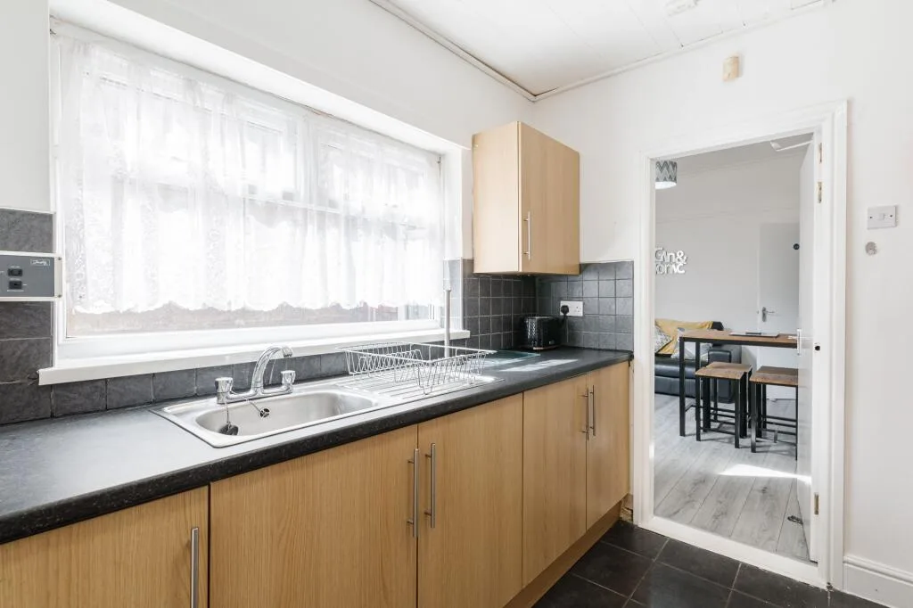 5 bedroom terraced house for rent