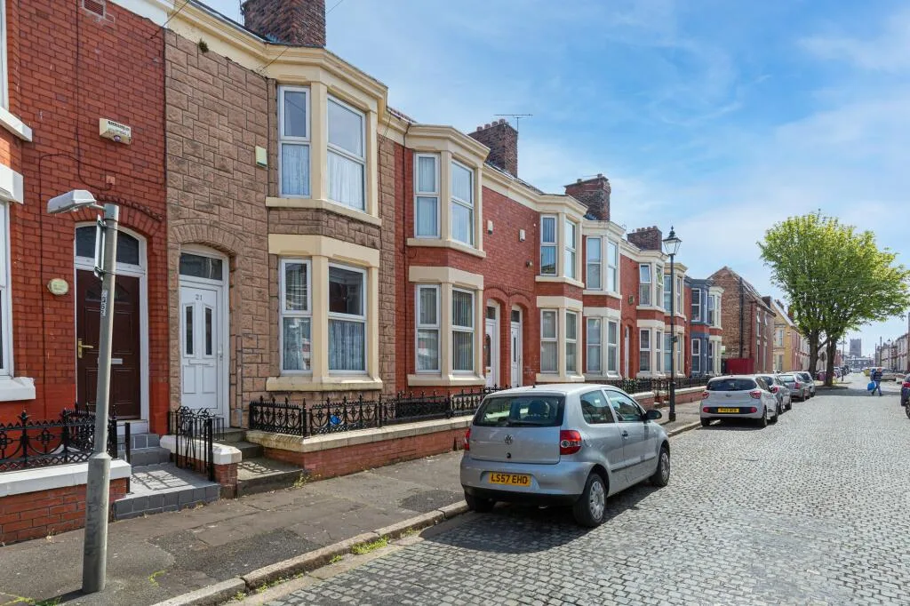 5 bedroom terraced house for rent