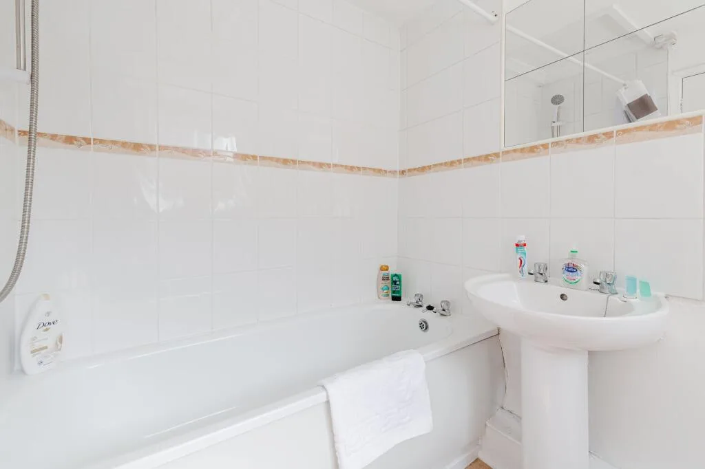 5 bedroom terraced house for rent