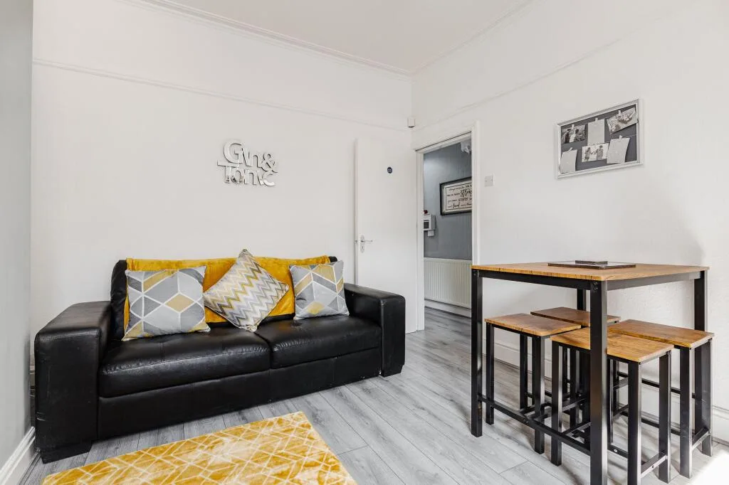 5 bedroom terraced house for rent