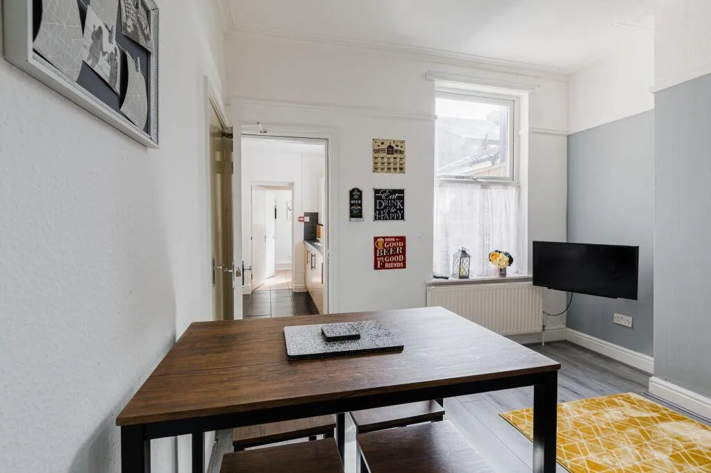 5 bedroom terraced house for rent