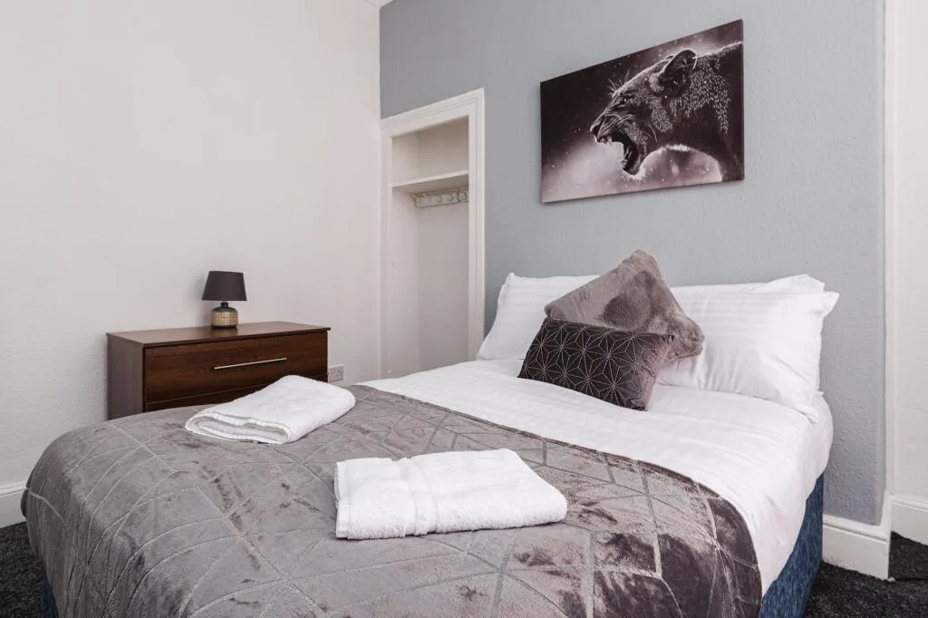 5 bedroom terraced house for rent