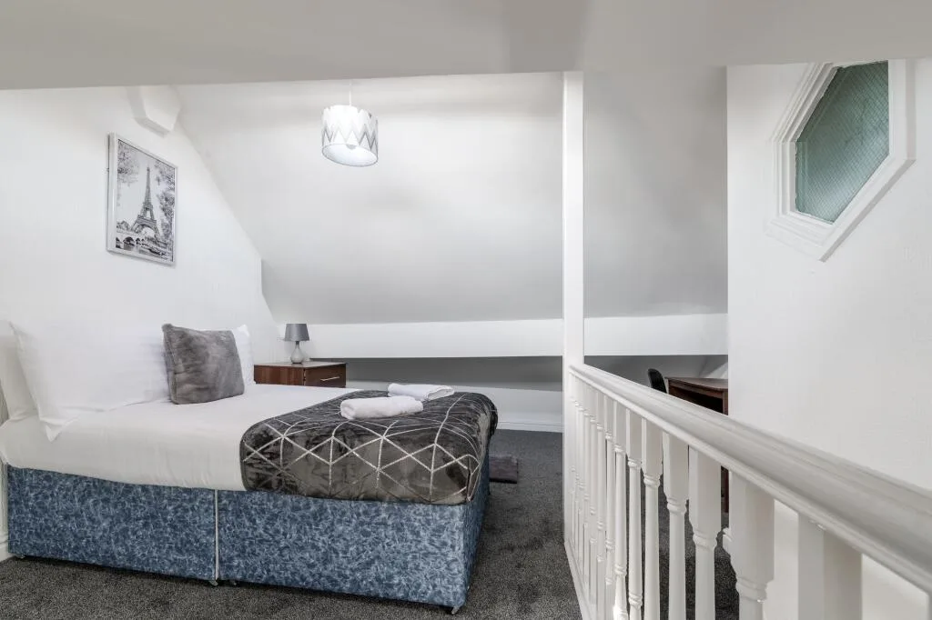 5 bedroom terraced house for rent