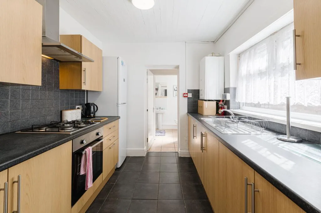 5 bedroom terraced house for rent