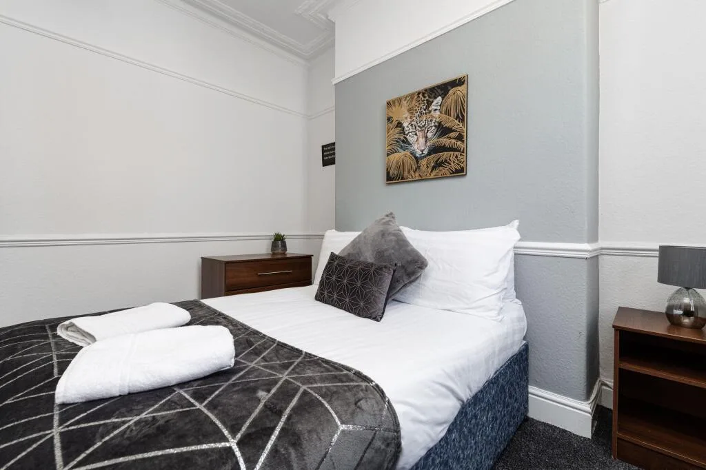 5 bedroom terraced house for rent