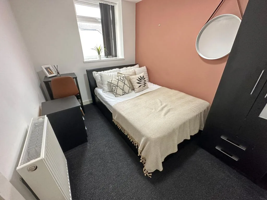 6 bedroom terraced house for rent