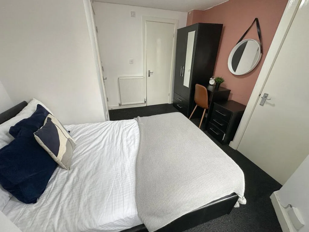 6 bedroom terraced house for rent