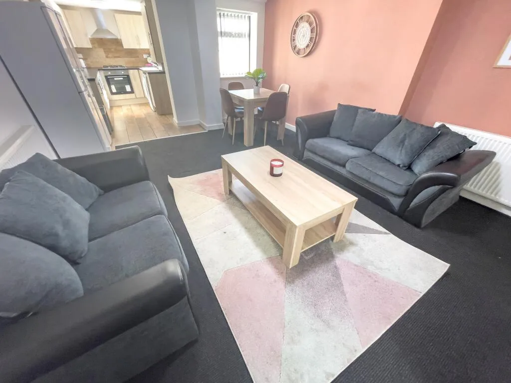 6 bedroom terraced house for rent