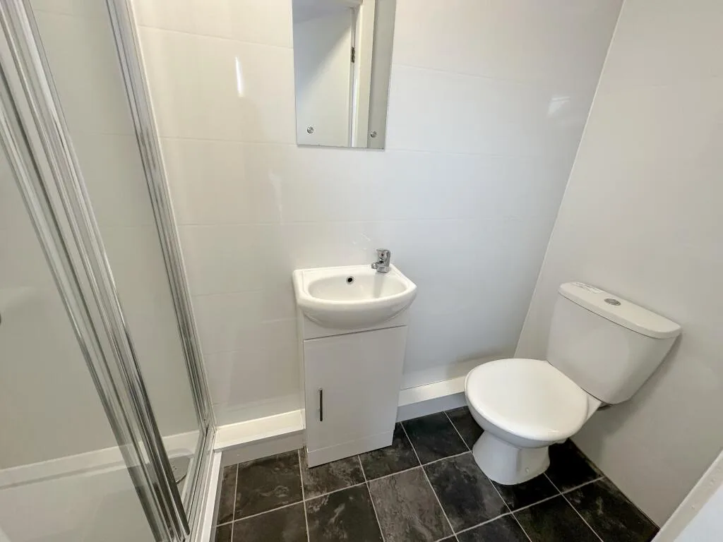 6 bedroom terraced house for rent