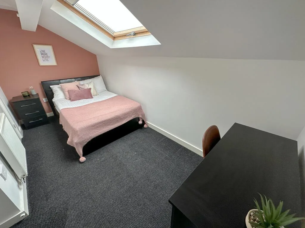 6 bedroom terraced house for rent