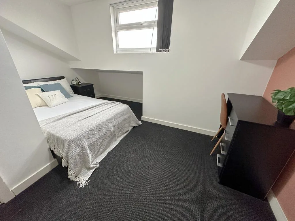 6 bedroom terraced house for rent