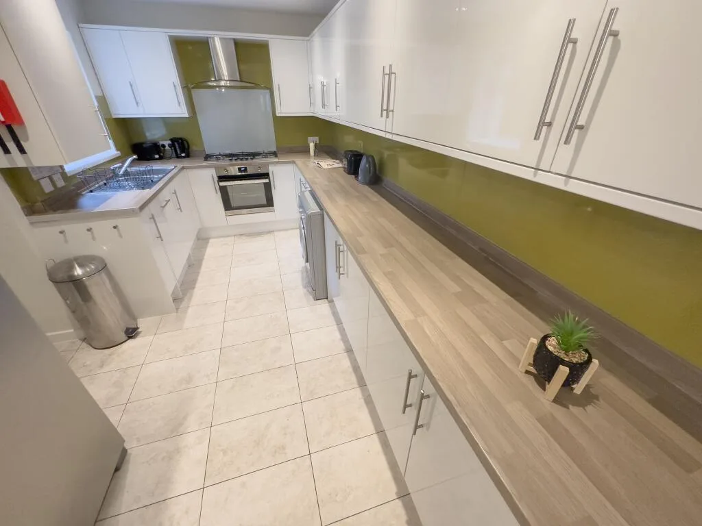4 bedroom house share for rent