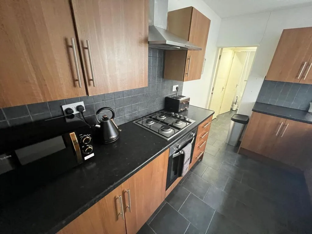 5 bedroom terraced house for rent