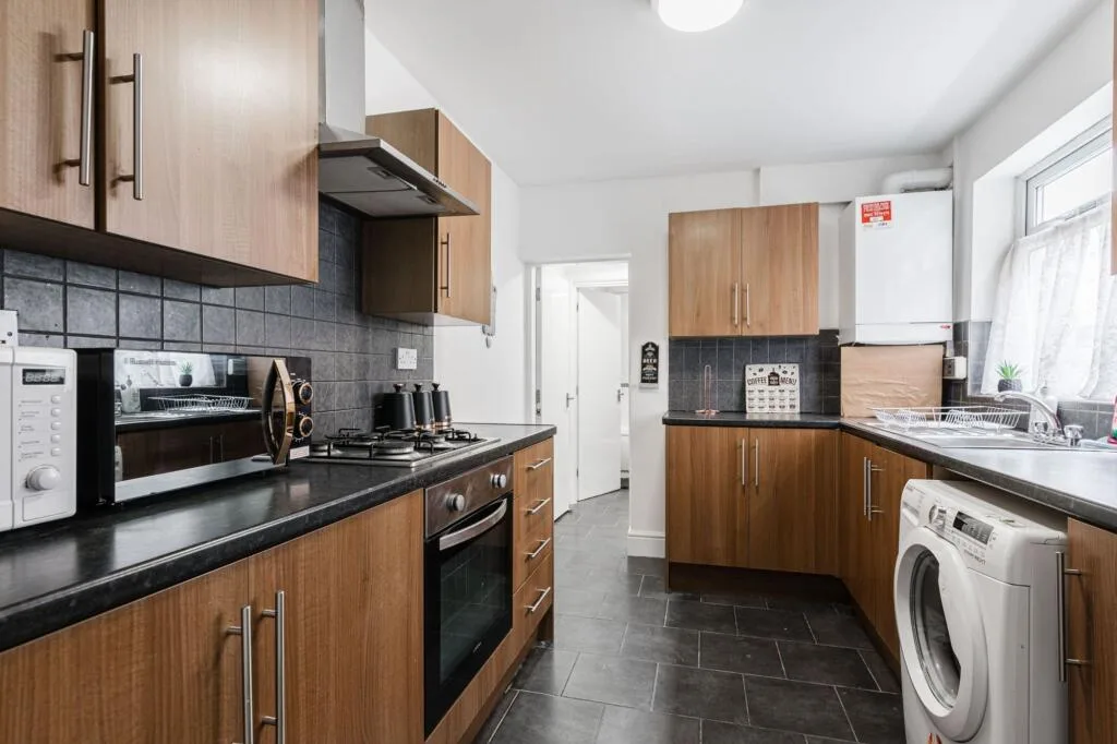 5 bedroom terraced house for rent