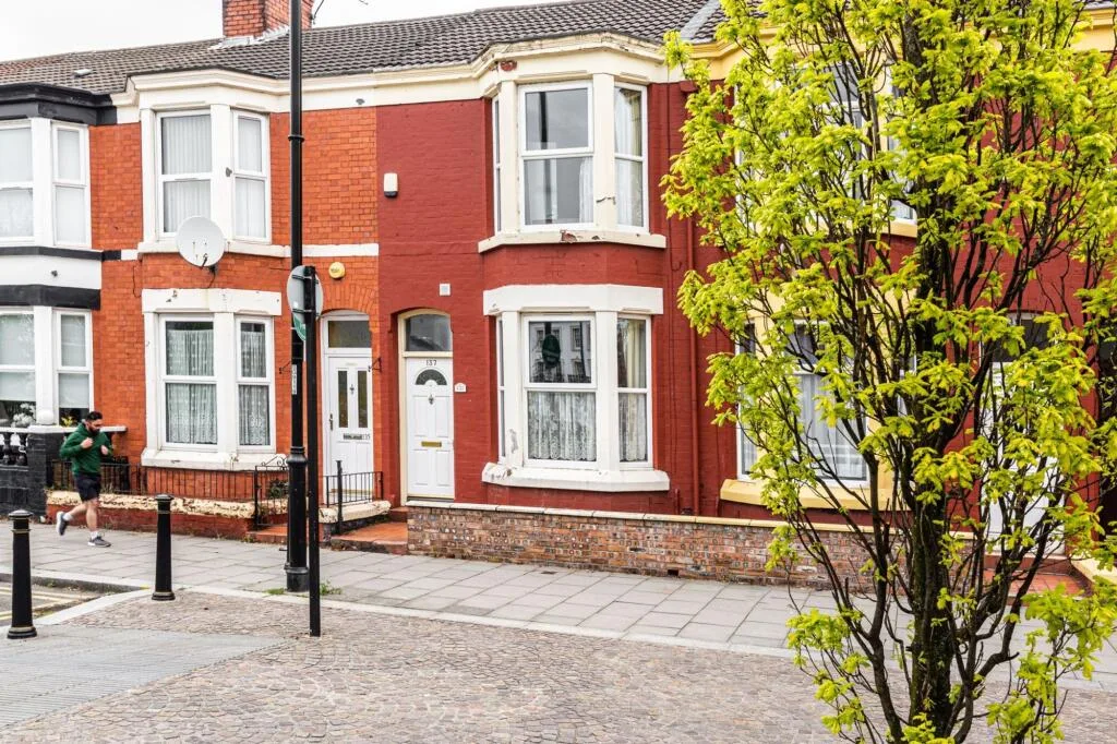5 bedroom terraced house for rent