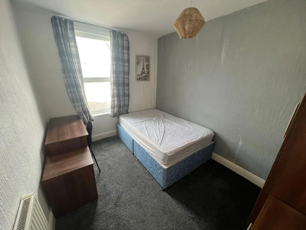 5 bedroom terraced house for rent