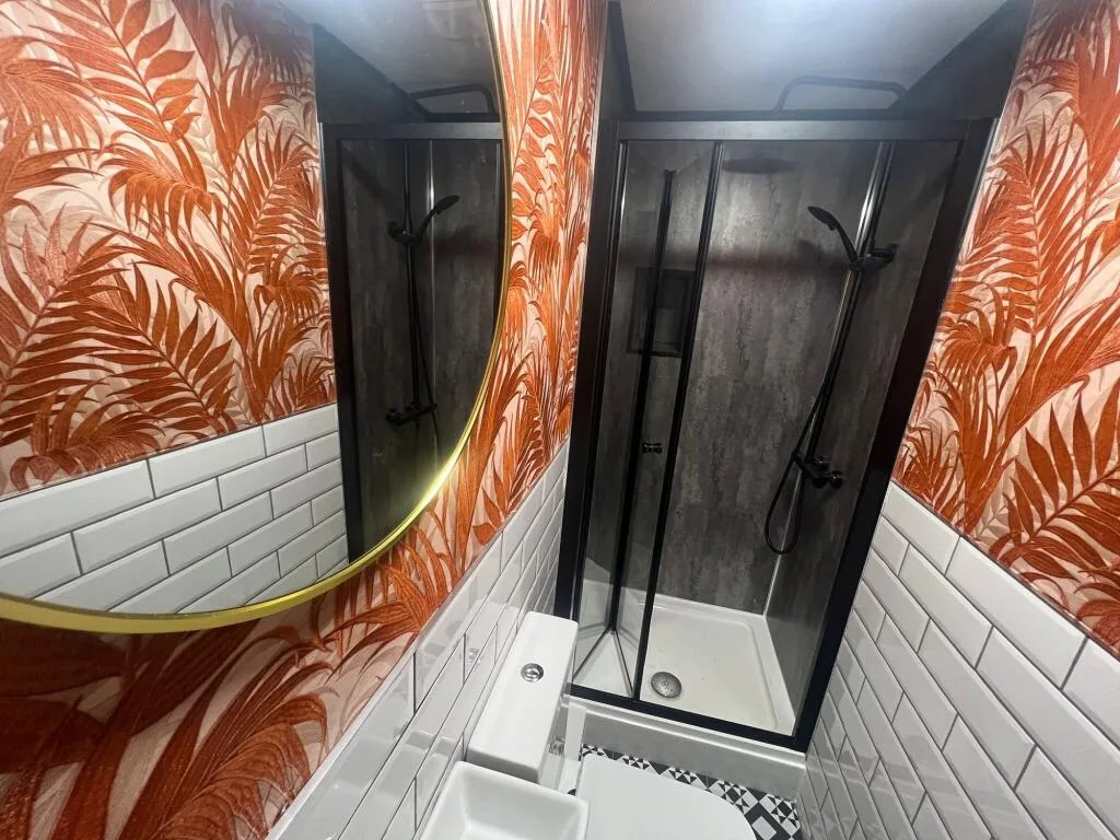 5 bedroom end of terrace house for rent
