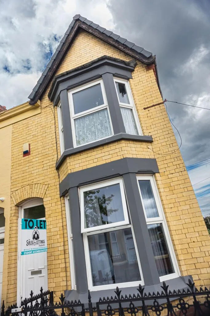 5 bedroom end of terrace house for rent