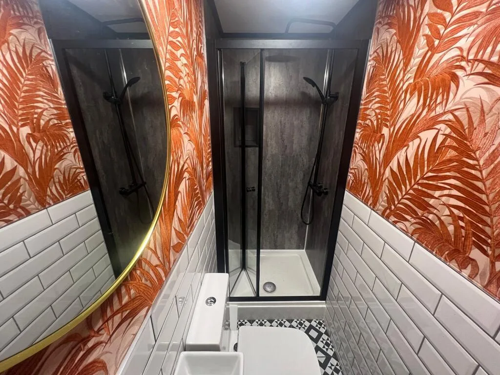 5 bedroom end of terrace house for rent