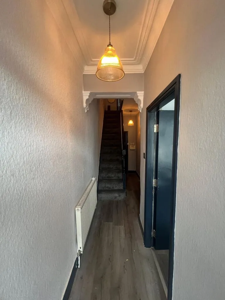 5 bedroom end of terrace house for rent