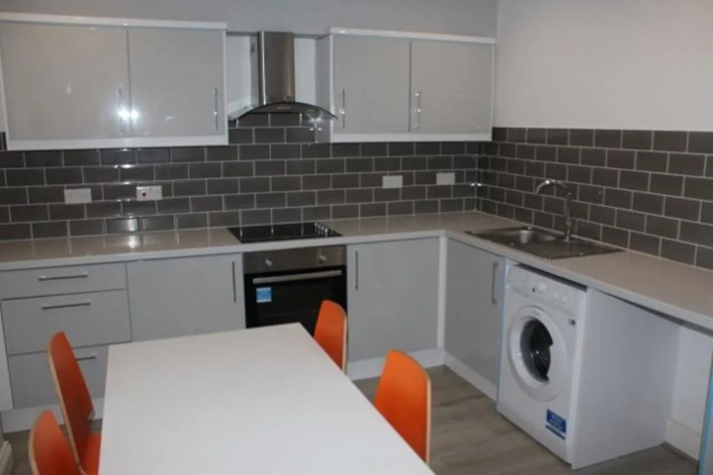 4 bedroom flat for rent