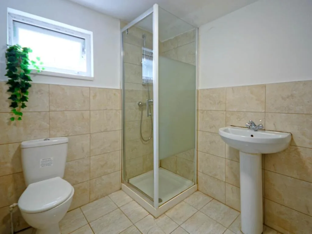 5 bedroom house share for rent