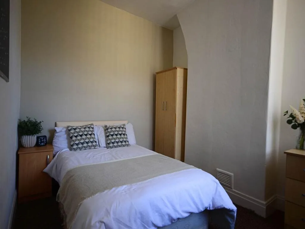 4 bedroom house share for rent