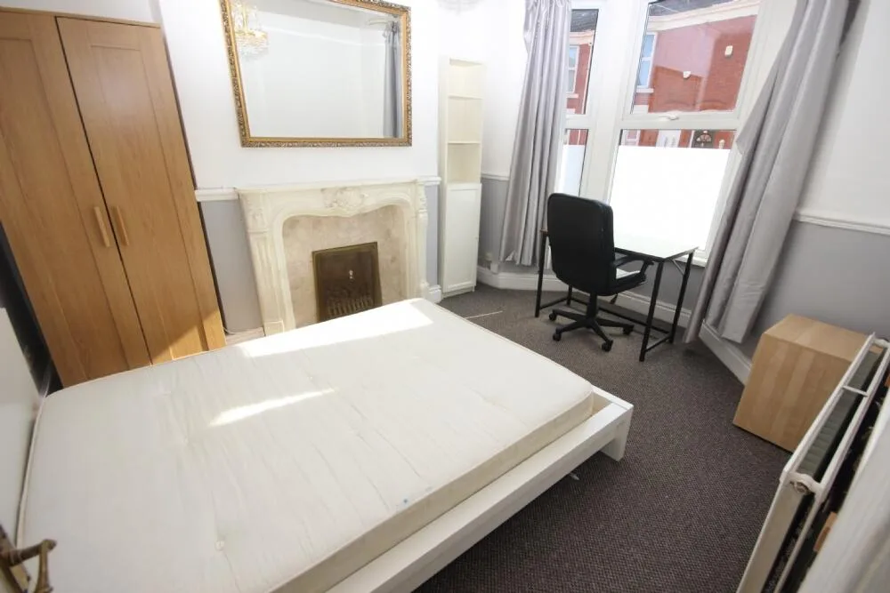 5 bedroom terraced house for rent