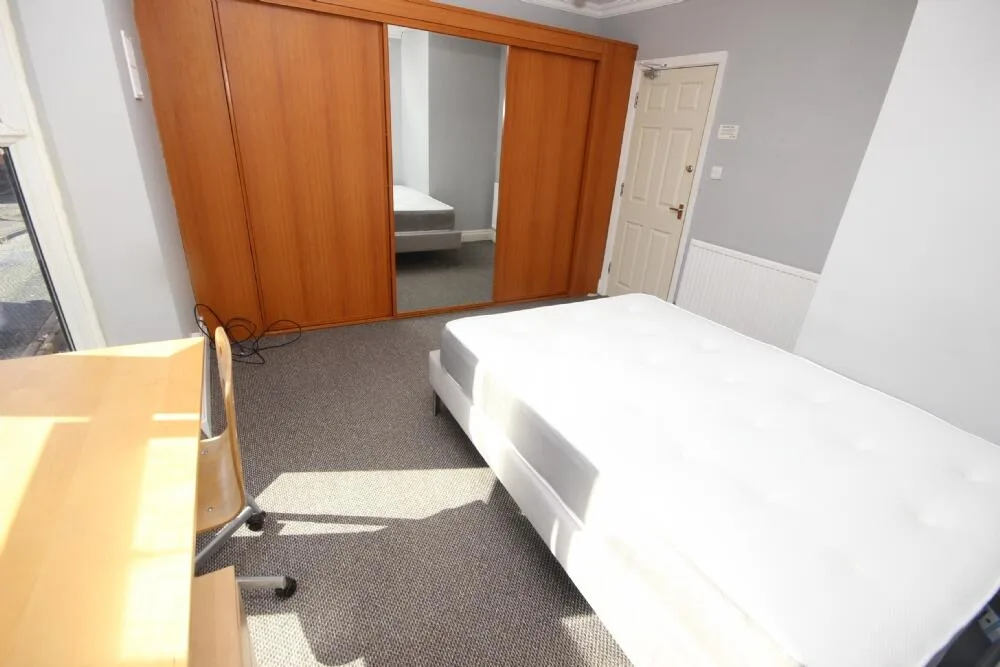 5 bedroom terraced house for rent