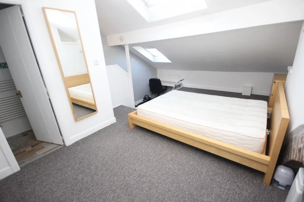 5 bedroom terraced house for rent