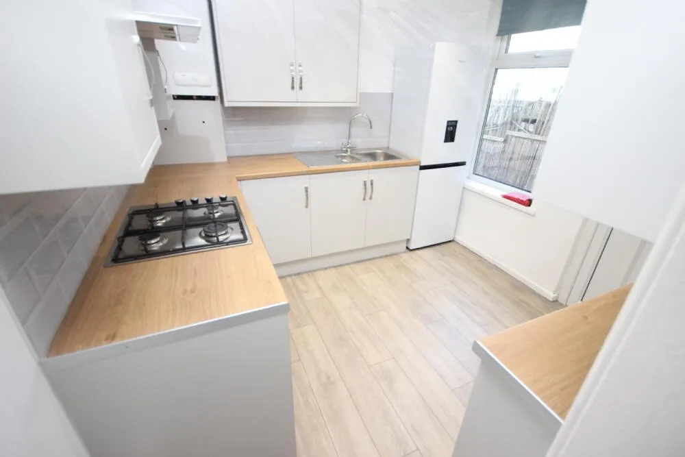 5 bedroom terraced house for rent
