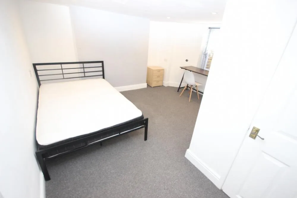 5 bedroom terraced house for rent