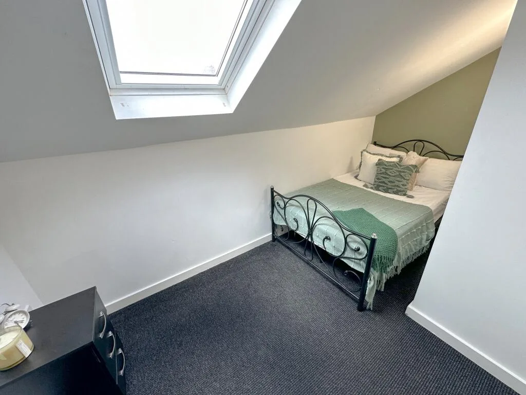 6 bedroom terraced house for rent