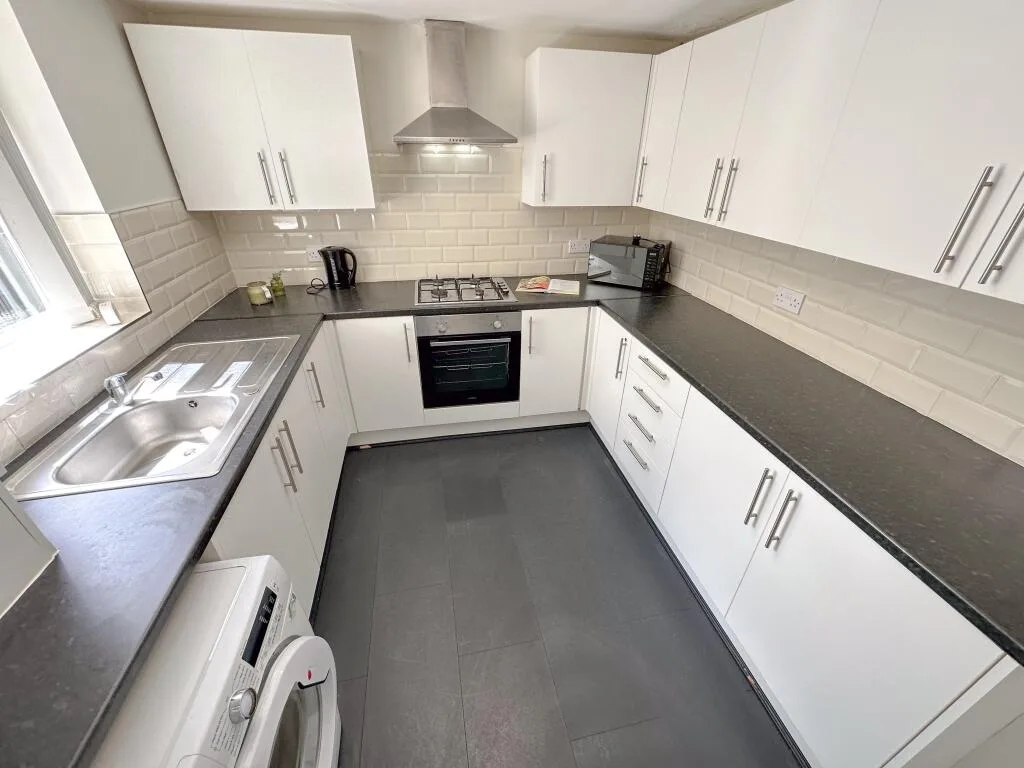 6 bedroom terraced house for rent