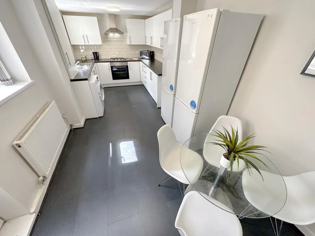 6 bedroom terraced house for rent