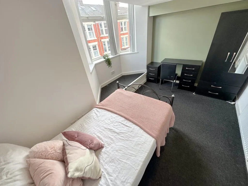 6 bedroom terraced house for rent