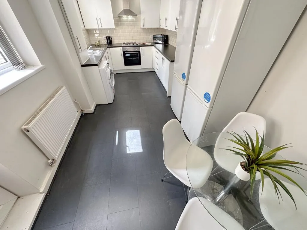 6 bedroom terraced house for rent