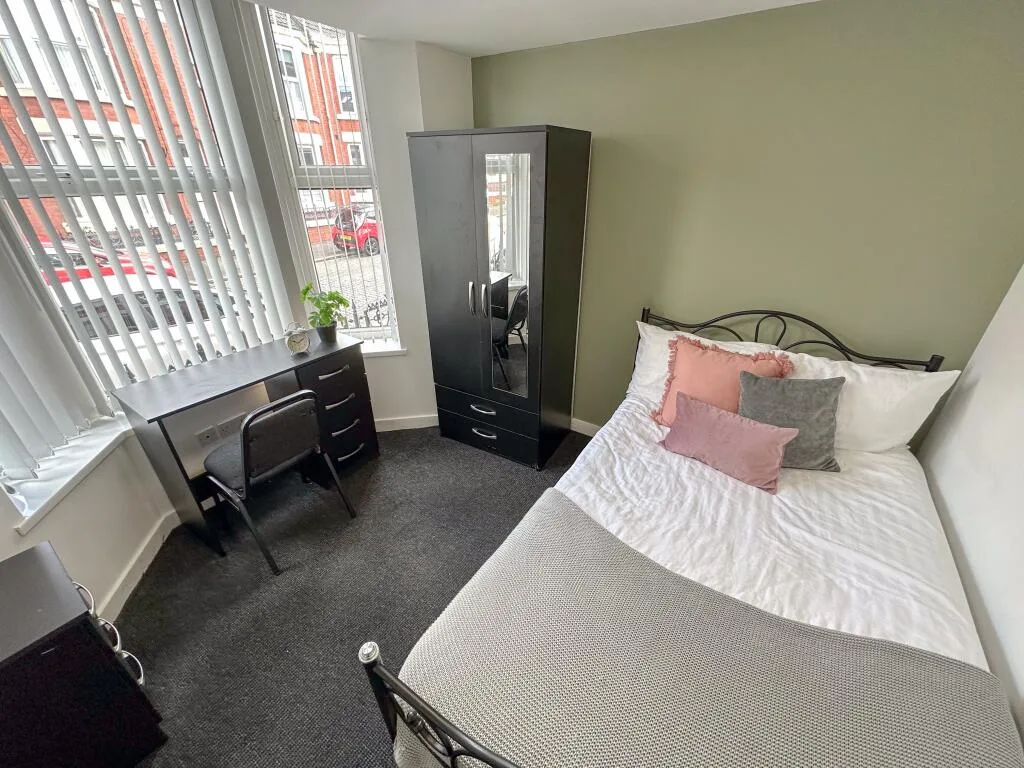 6 bedroom terraced house for rent