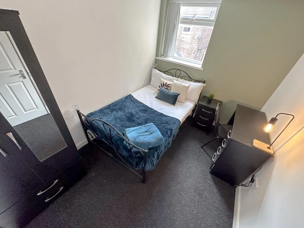 6 bedroom terraced house for rent
